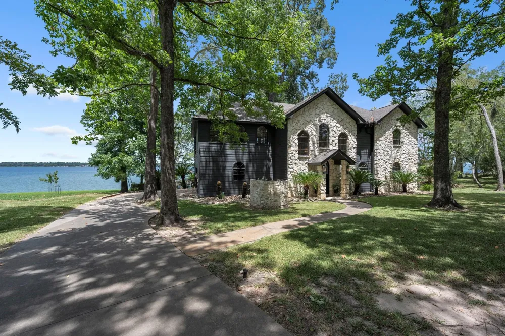 22373 La Jolla Court Huntsville, TX 77320