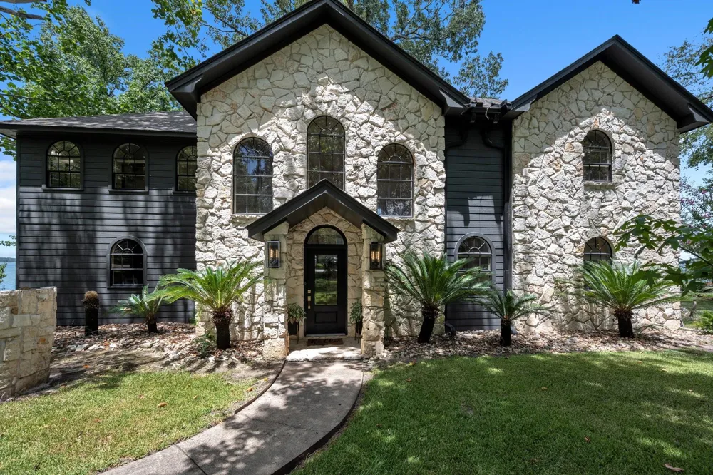 22373 La Jolla Court Huntsville, TX 77320