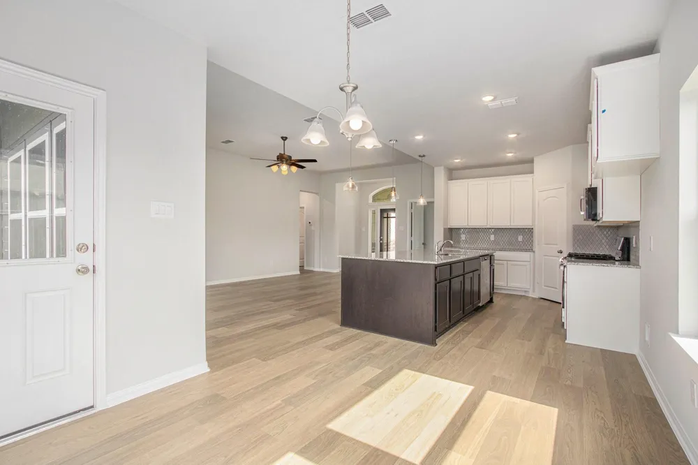 237 Edgewater Drive West Columbia, TX 77486