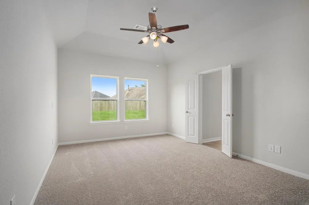 237 Edgewater Drive West Columbia, TX 77486