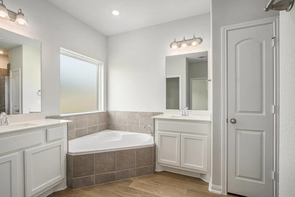 237 Edgewater Drive West Columbia, TX 77486