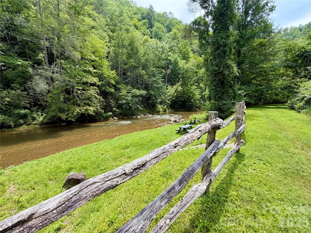 1156 Bear River Lodge Trail Marshall, NC 28753