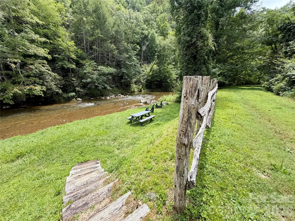 1156 Bear River Lodge Trail Marshall, NC 28753