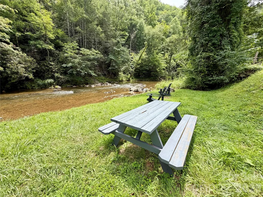 1156 Bear River Lodge Trail Marshall, NC 28753