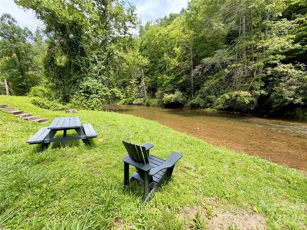 1156 Bear River Lodge Trail Marshall, NC 28753
