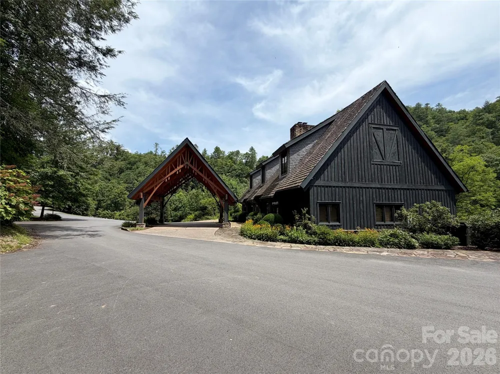 1156 Bear River Lodge Trail Marshall, NC 28753