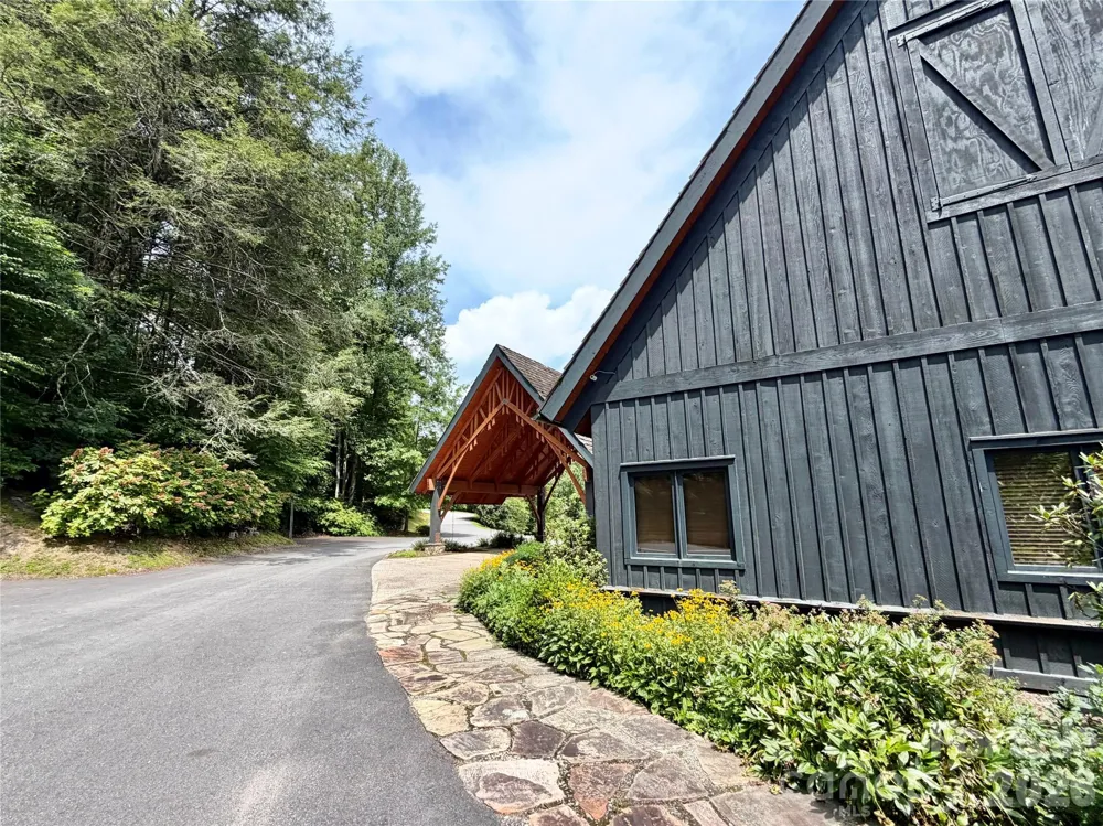 1156 Bear River Lodge Trail Marshall, NC 28753
