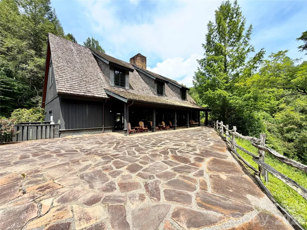 1156 Bear River Lodge Trail Marshall, NC 28753