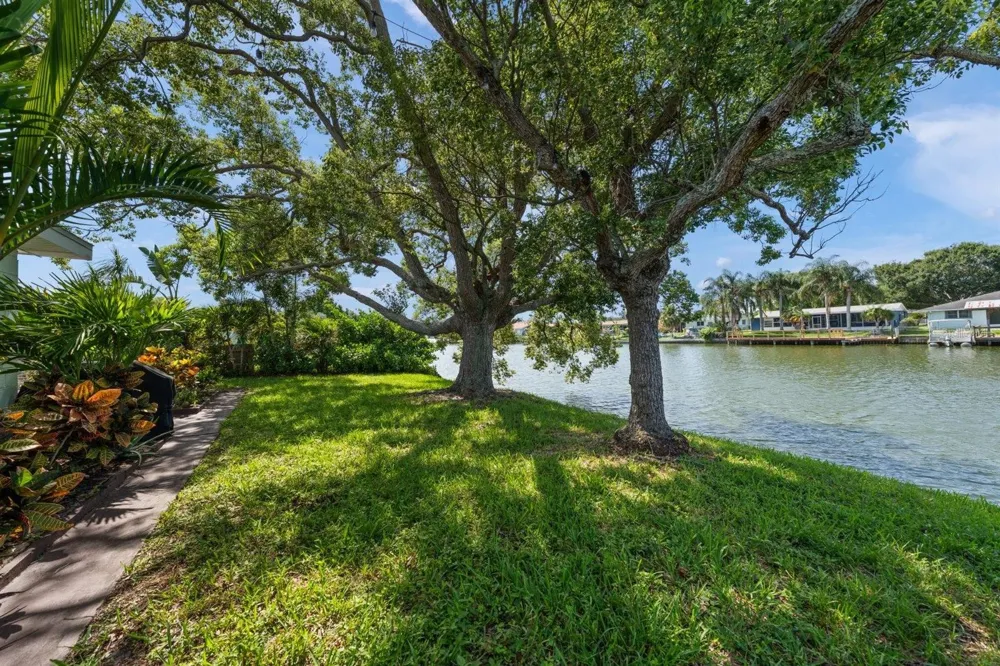 4114 SUNRAY DRIVE Holiday, FL 34691