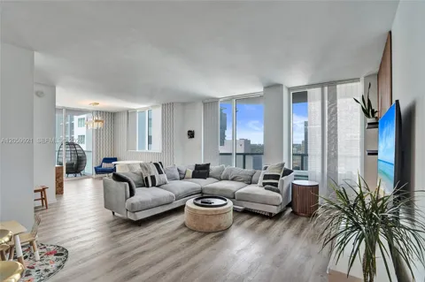 244 Biscayne Blvd #3409