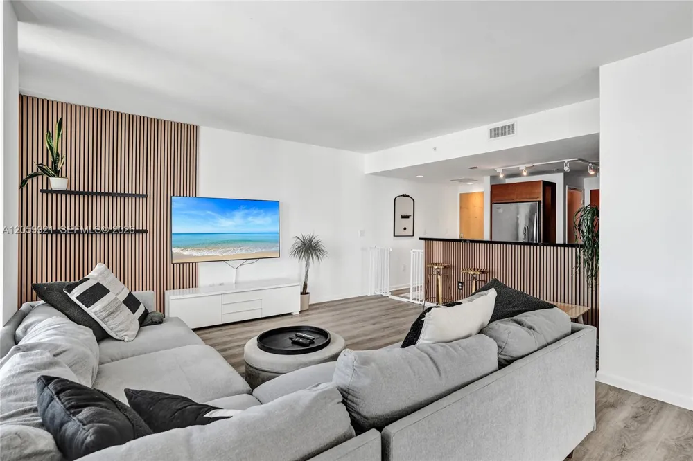 244 Biscayne Blvd #3409 Miami, FL 33132