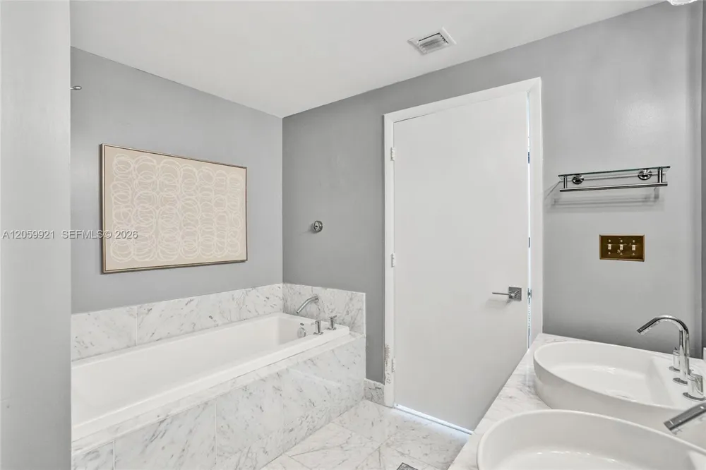 244 Biscayne Blvd #3409 Miami, FL 33132