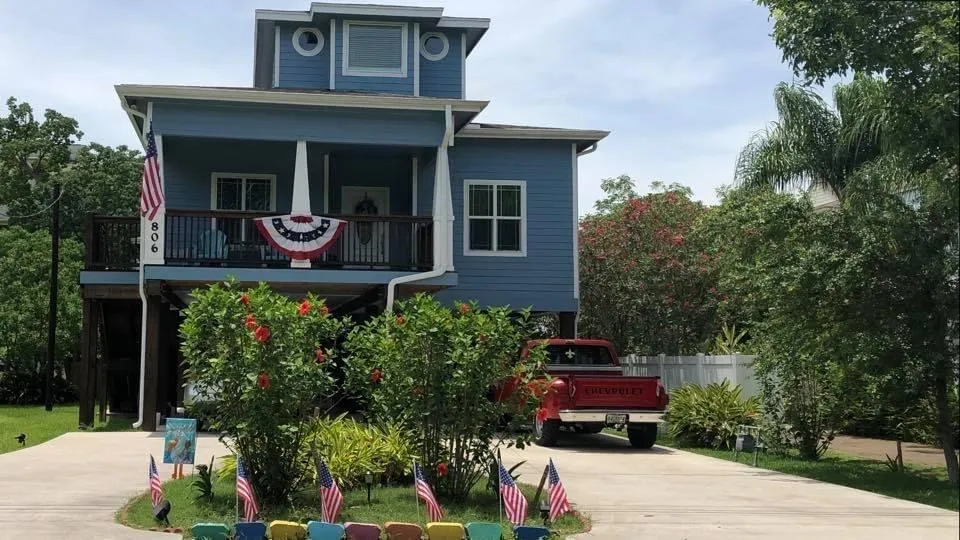806 Kipp Avenue Kemah, TX 77565