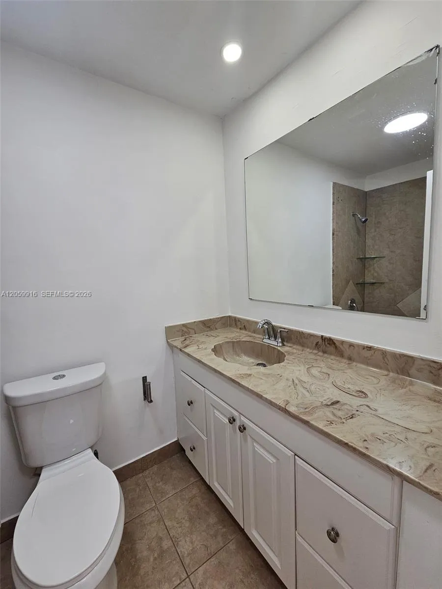 1121 SW 105th Ave #308 Miami, FL 33174
