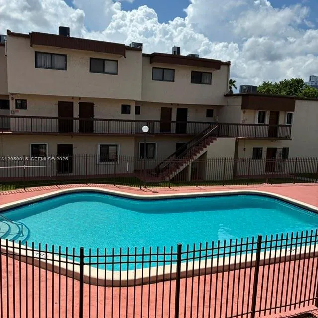 1121 SW 105th Ave #308 Miami, FL 33174