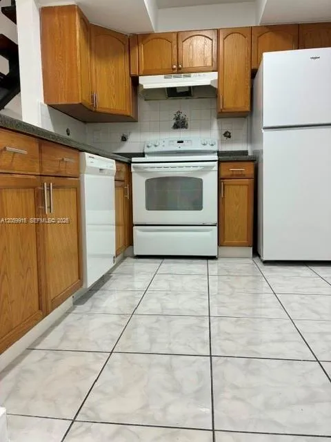1121 SW 105th Ave #308 Miami, FL 33174