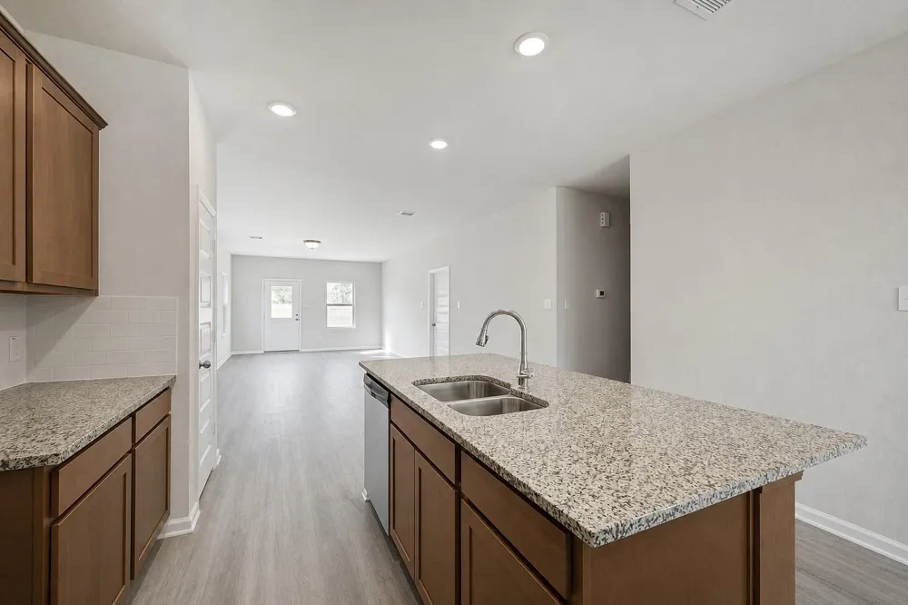 1913 Riverside Circle Dayton, TX 77535