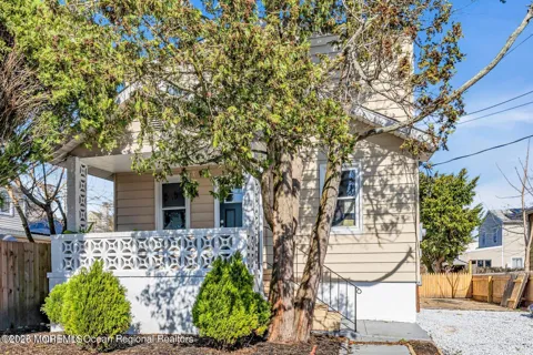 18 Fisher Avenue