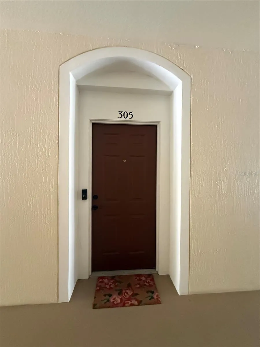 6214 STEVENSON DRIVE #305 Orlando, FL 32835