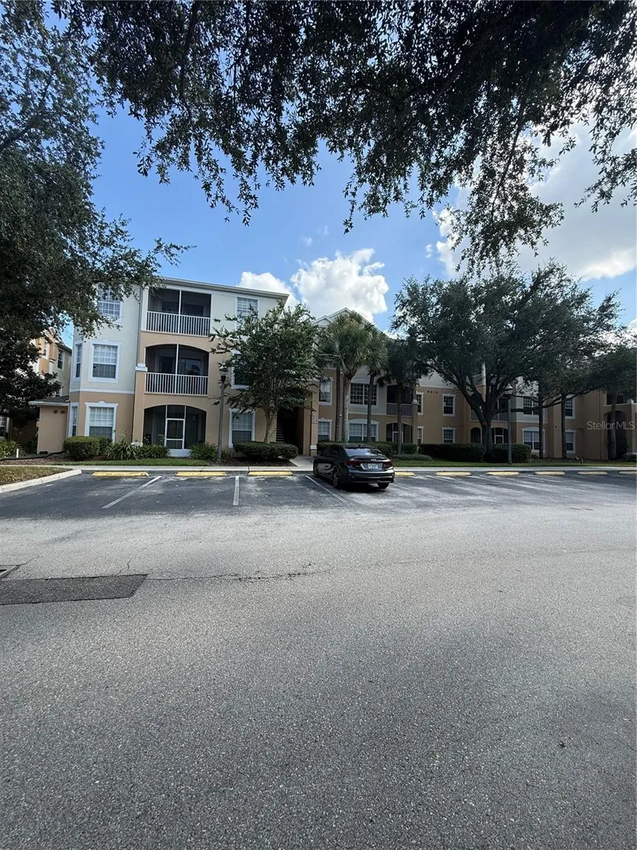 6214 STEVENSON DRIVE #305 Orlando, FL 32835
