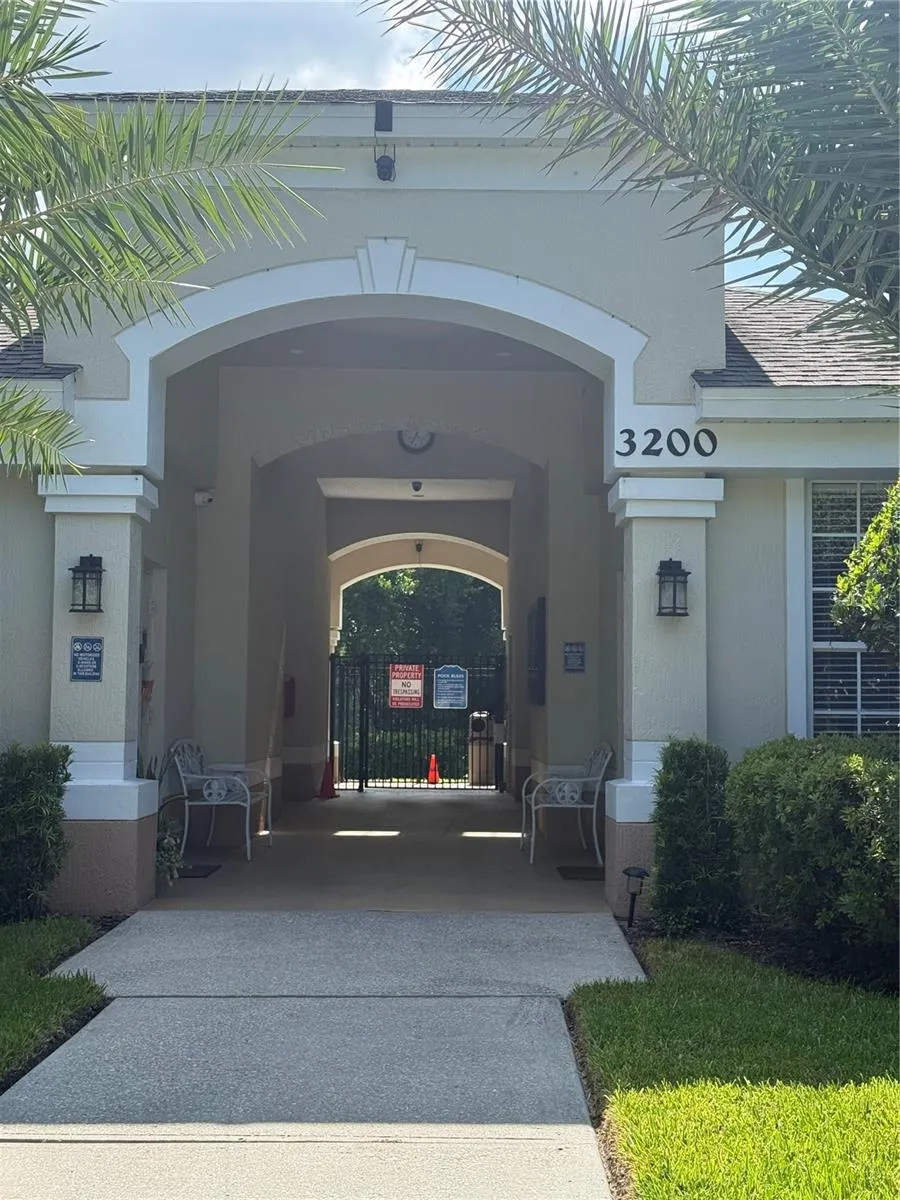 6214 STEVENSON DRIVE #305 Orlando, FL 32835