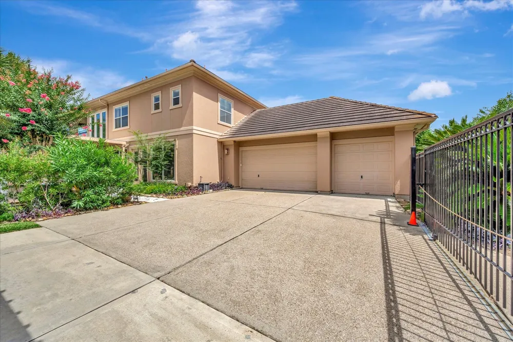 604 Harborside Way Kemah, TX 77565
