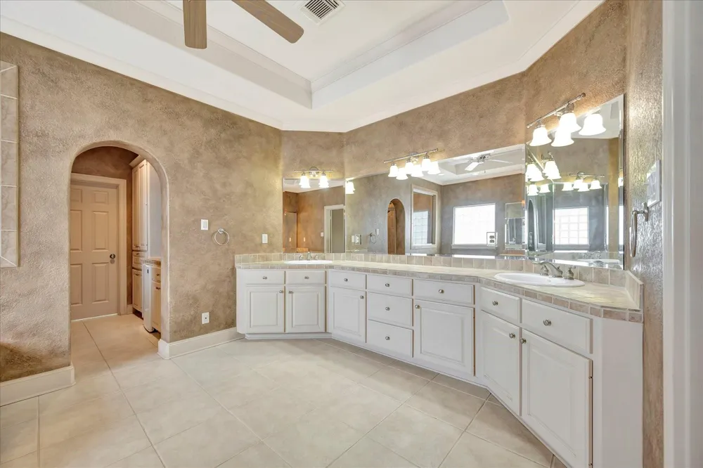 604 Harborside Way Kemah, TX 77565