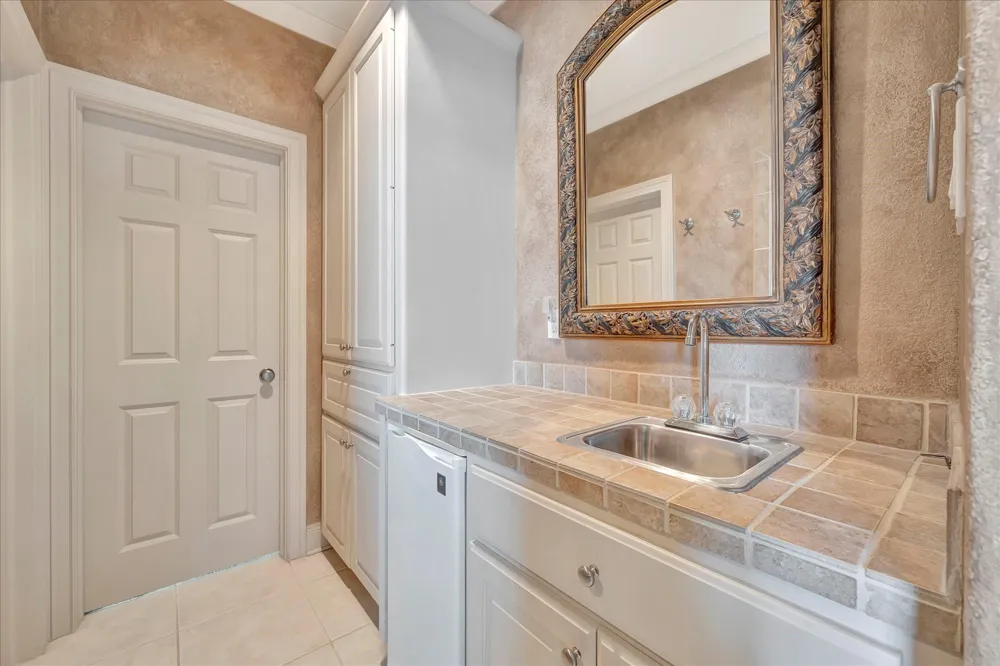 604 Harborside Way Kemah, TX 77565