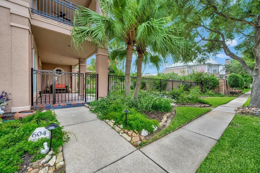 604 Harborside Way Kemah, TX 77565