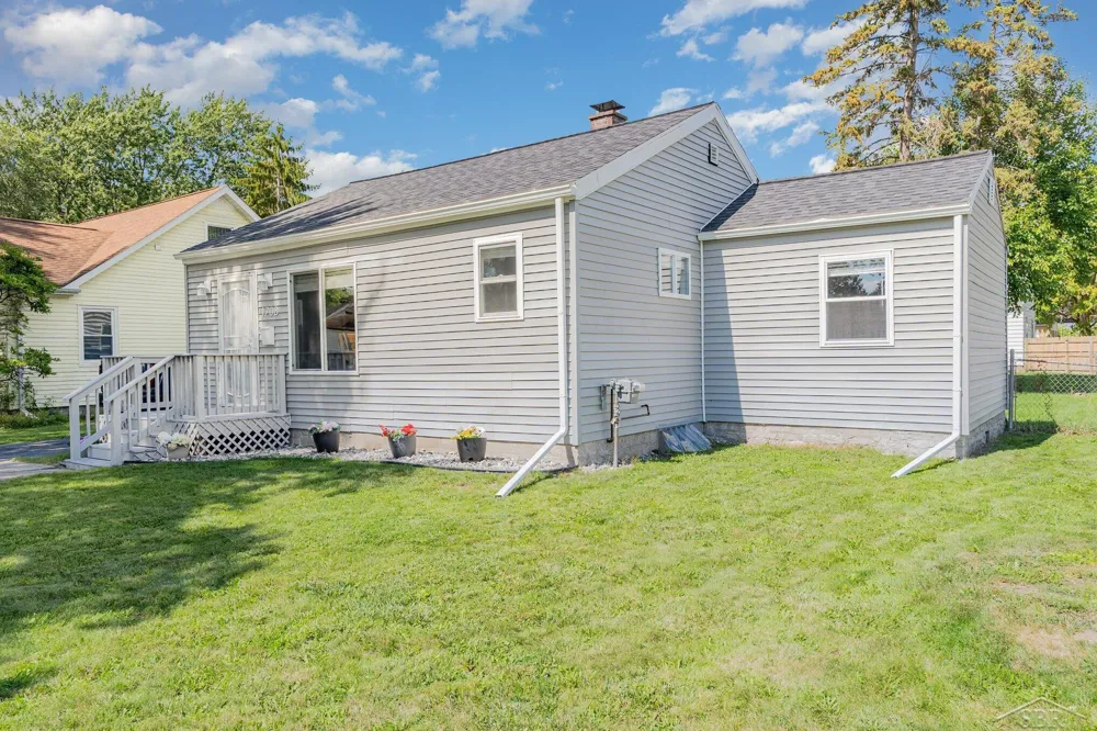 1708 Division Street Saginaw, MI 48602