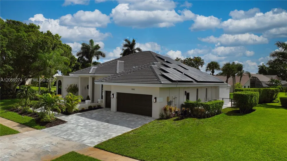 17892 Hampshire Ln Boca Raton, FL 33498