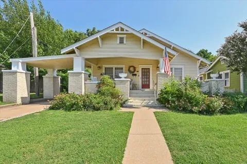 2115 E 17th Place