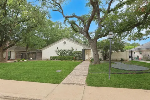 10118 Chevy Chase Drive