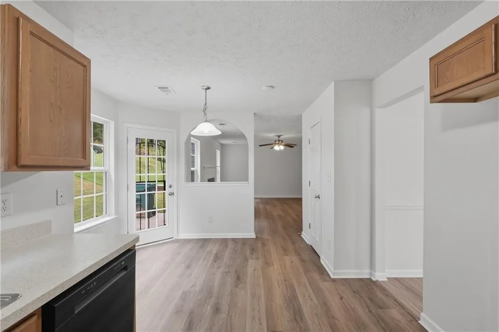2213 Pine View Trail Ellenwood, GA 30294