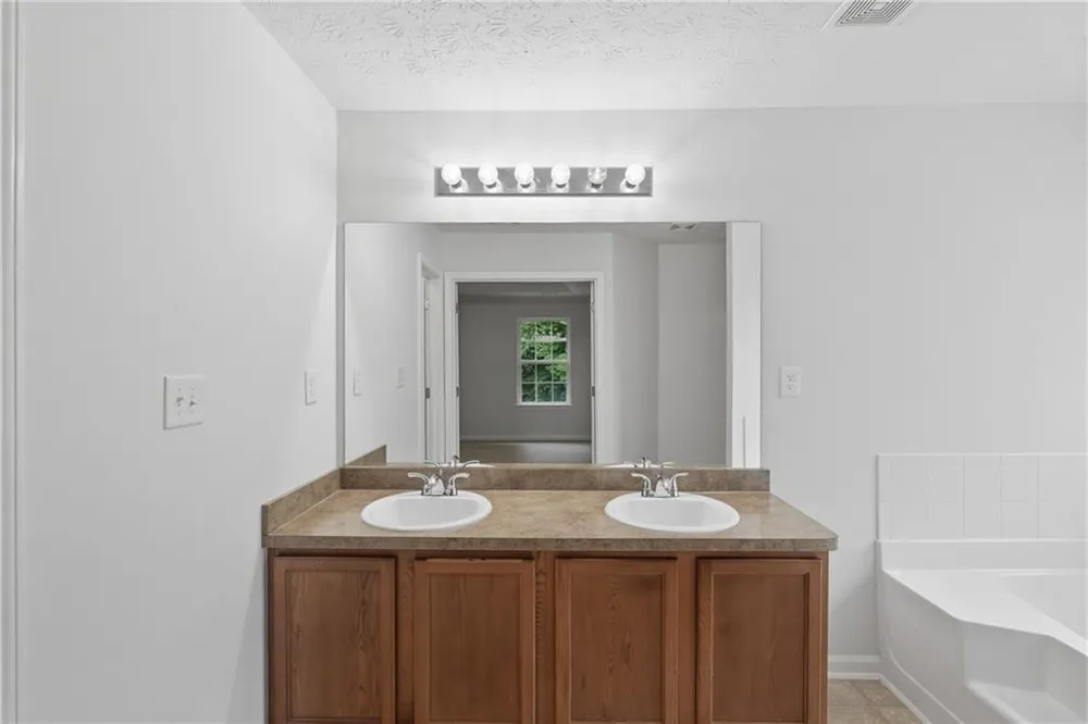 2213 Pine View Trail Ellenwood, GA 30294