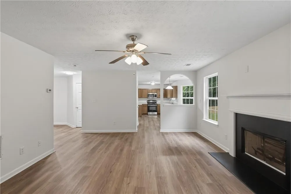 2213 Pine View Trail Ellenwood, GA 30294