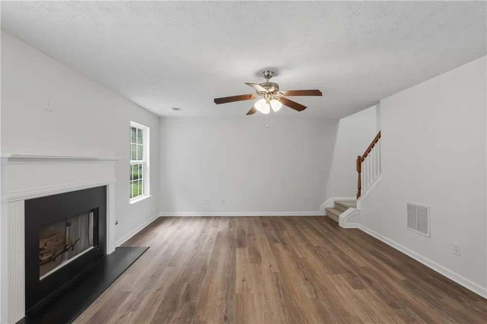2213 Pine View Trail Ellenwood, GA 30294