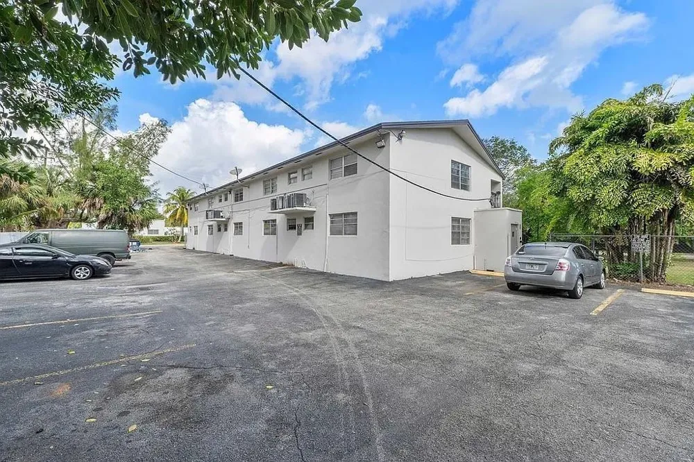 14950 Miami Avenue #6 Miami, FL 33168