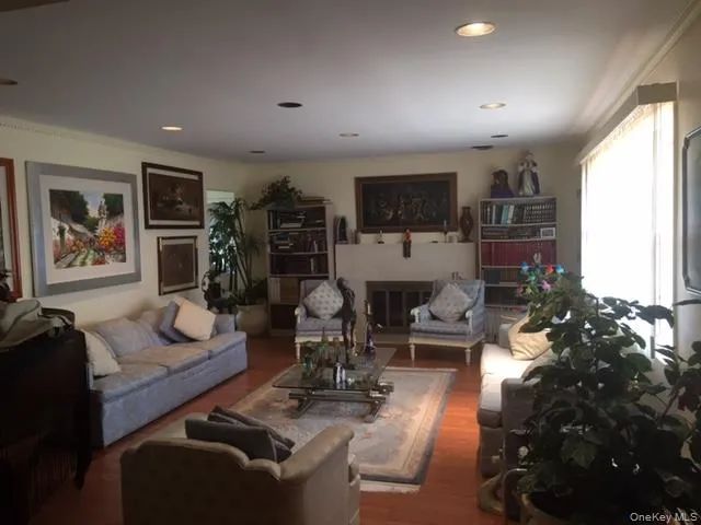 149 Lakeside Drive E Lawrence, NY 11559