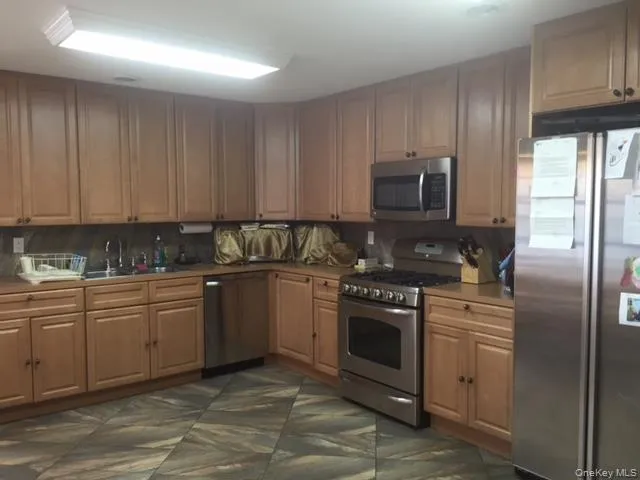 149 Lakeside Drive E Lawrence, NY 11559