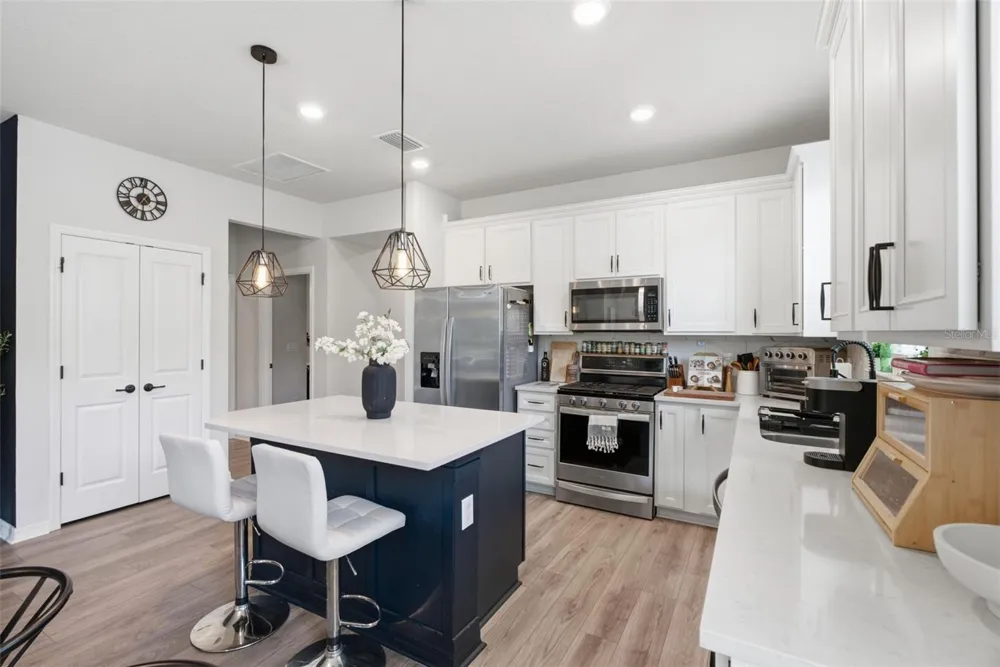 6352 MOORING LINE CIRCLE Apollo Beach, FL 33572