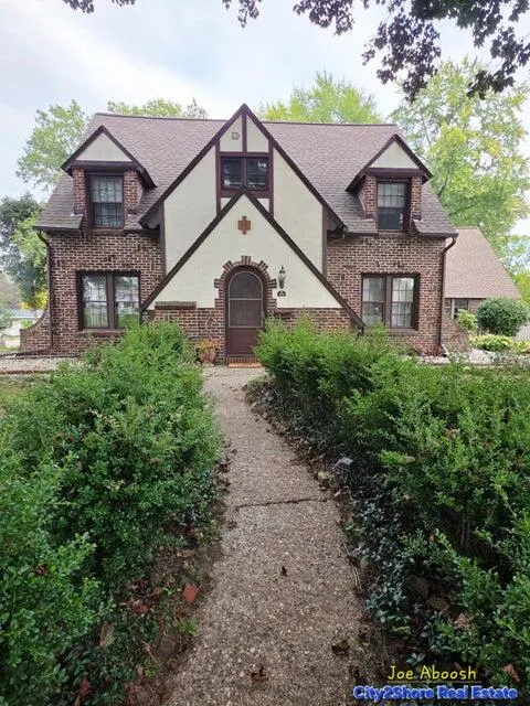 175 S Ridgeway Drive