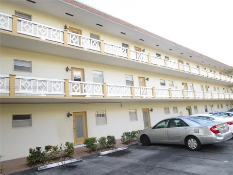 5111 W OAKLAND PARK BLVD #301