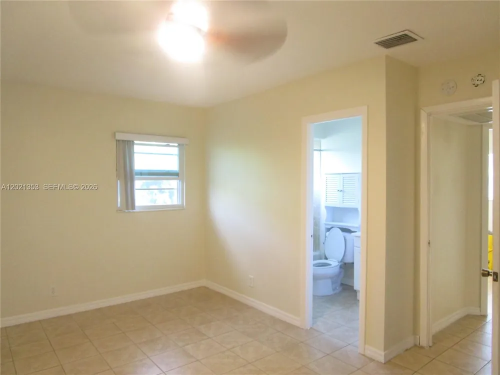 5111 W OAKLAND PARK BLVD #301 Lauderdale Lakes, FL 33313