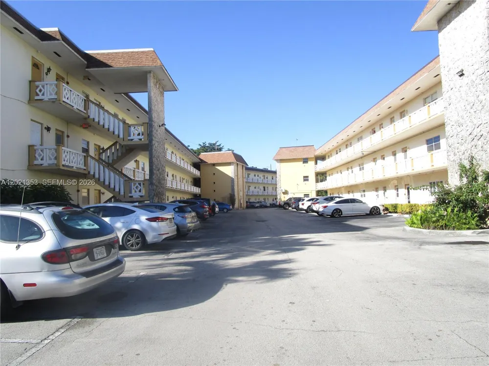 5111 W OAKLAND PARK BLVD #301 Lauderdale Lakes, FL 33313