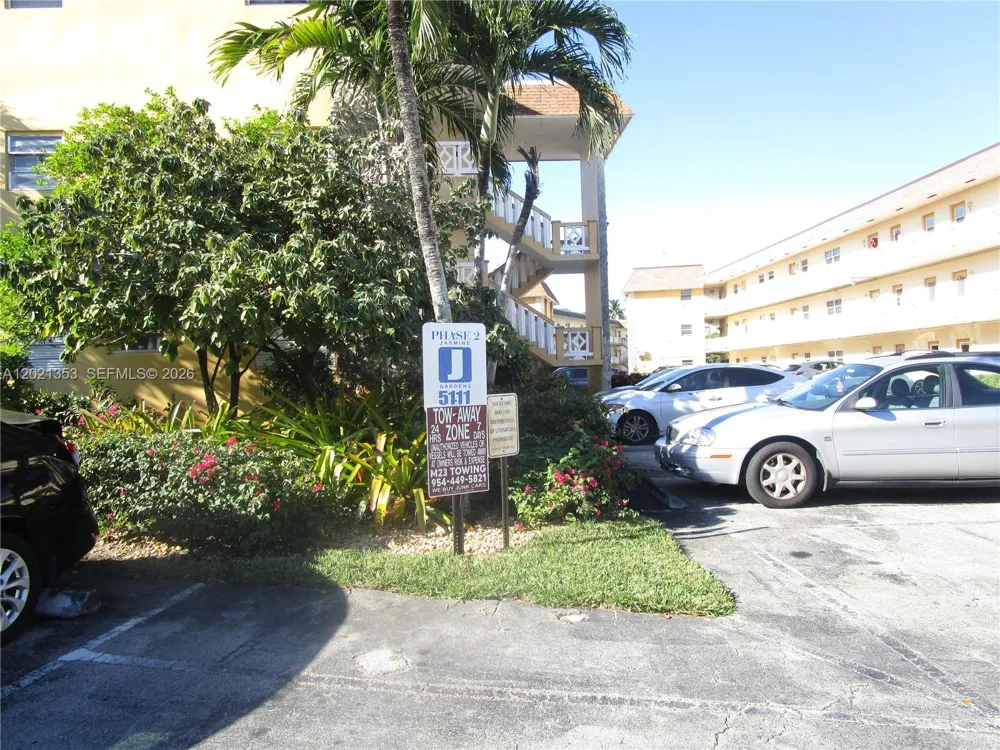 5111 W OAKLAND PARK BLVD #301 Lauderdale Lakes, FL 33313