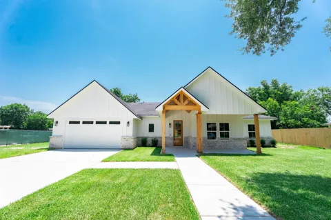 1211 Cherokee Drive