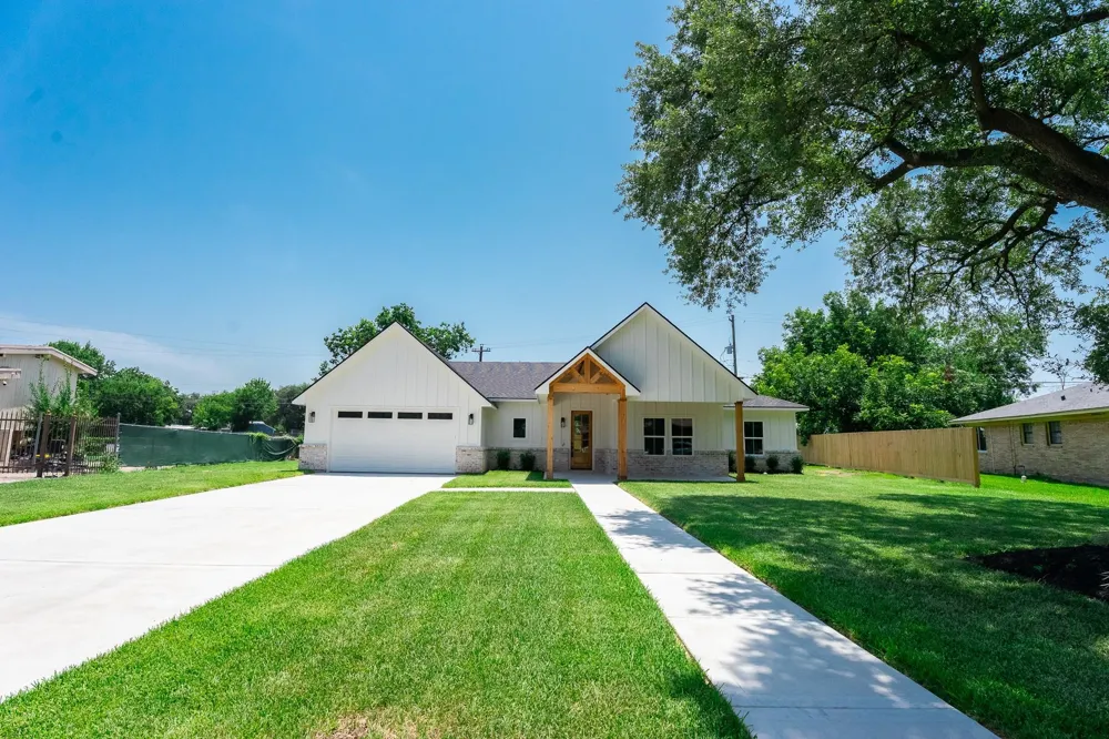 1211 Cherokee Drive Pasadena, TX 77506