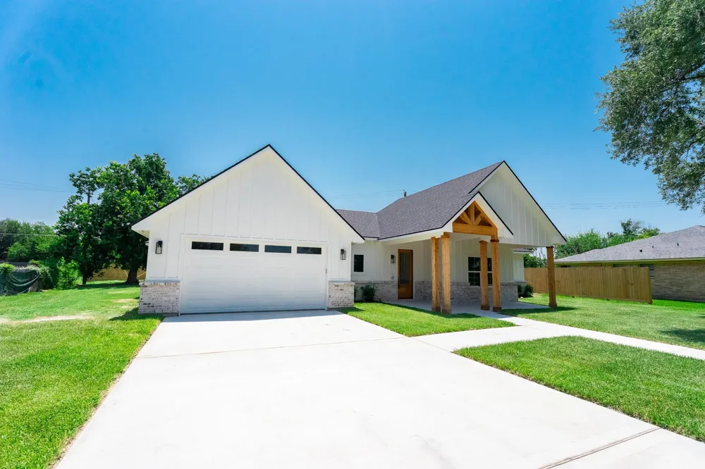 1211 Cherokee Drive Pasadena, TX 77506