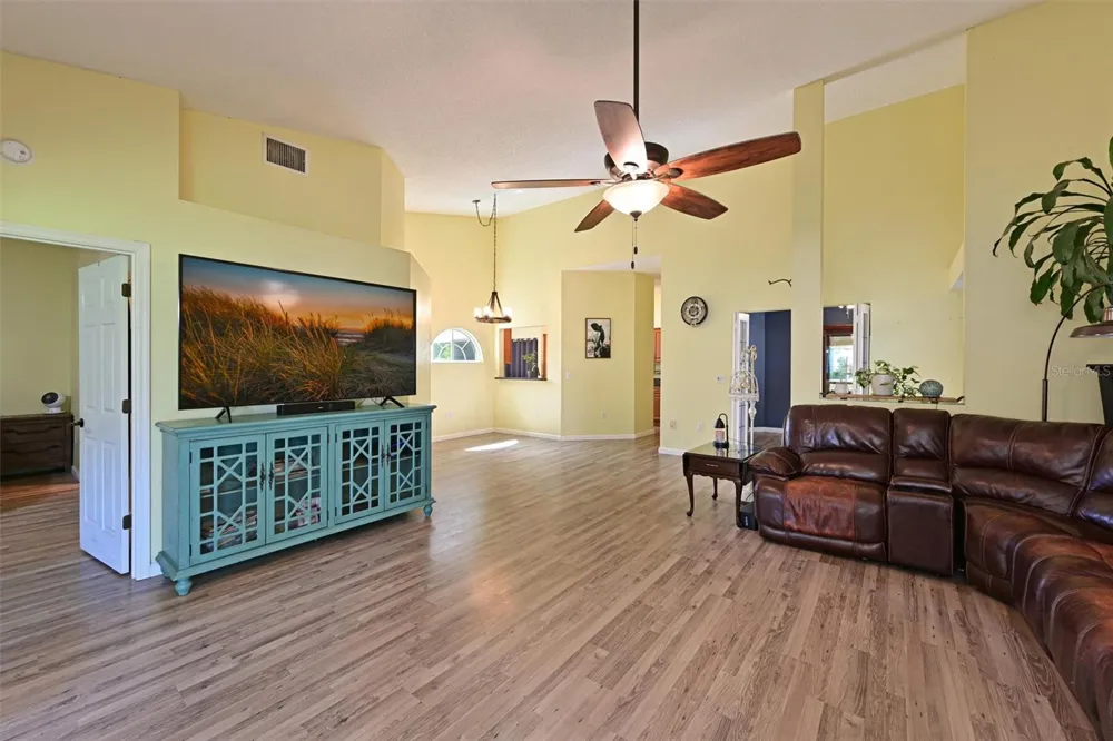 4427 MURFIELD DRIVE E Bradenton, FL 34203